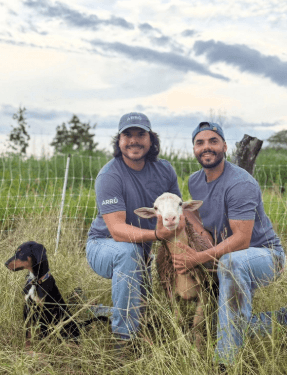 Fundadores del Rancho Arru en el campo